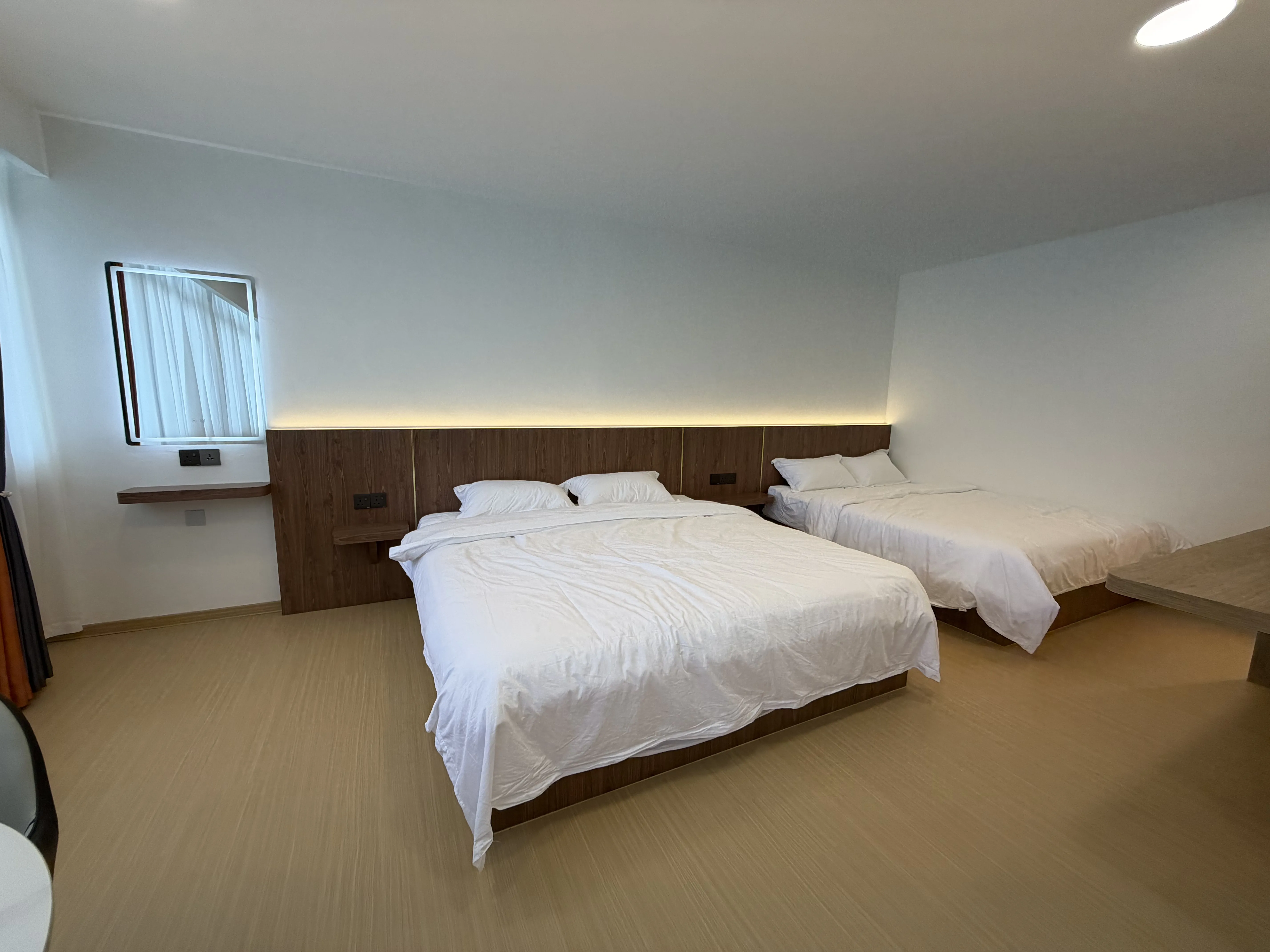 Queen Inn Hotel image 3